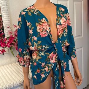 MERI SKYE floral cover over blouse. TEAL color. Size OX. EXCELLENT condition